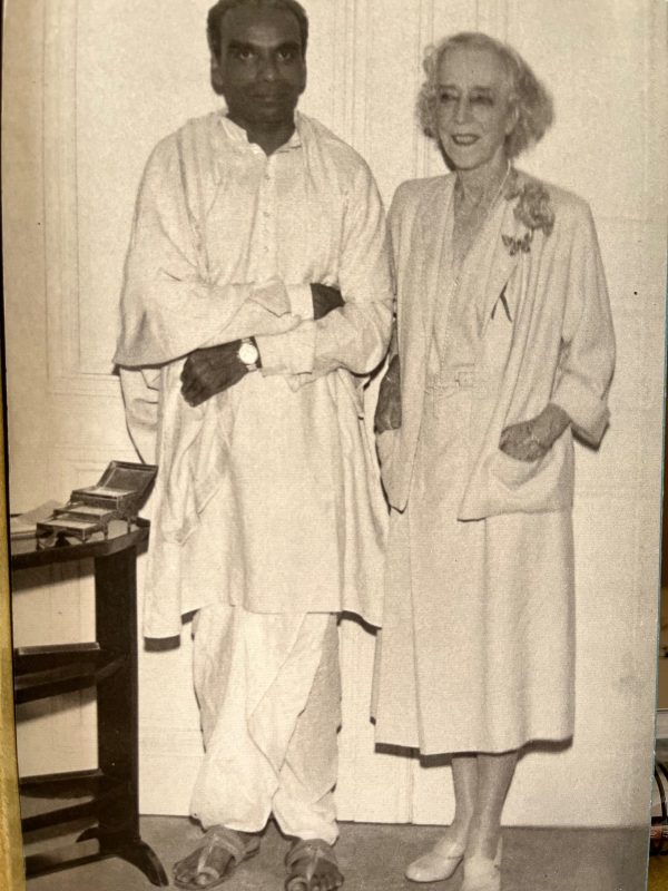 B.K.S. Iyengar & Queen Mother Elisabeth of Belgium - A Singular Encounter